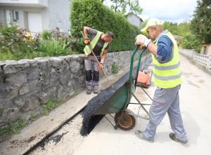 OPTIKA V CERKNICI 06 FOTO LJUBO VUKELIČ